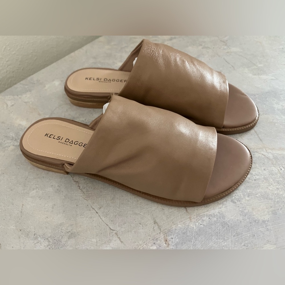 Kelsi Dagger Women's Tan Sandal Mules  Size 6.5
